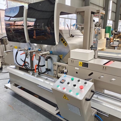 Machine à découper les profils en aluminium
