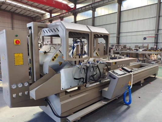 550mm CNC Double tête mitre scie pour couper le profil aluminium sur les fenêtres et les portes fabrication usine