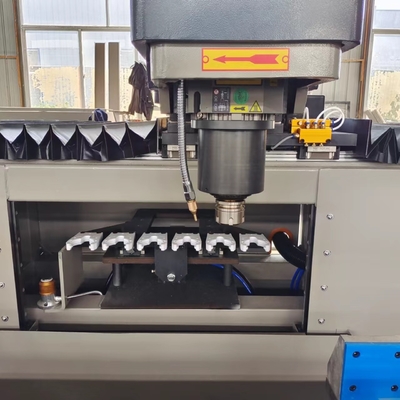 Profil d'aluminium Centres d'usinage CNC Machine de fraisage automatique à forage CNC fonctionnant avec une longueur de 3000 mm
