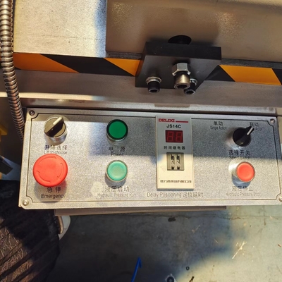 Machine de combiner les coins de profilés de type hydraulique pour le ponçage des coins en aluminium