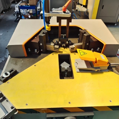 Machine de combiner les coins de profilés de type hydraulique pour le ponçage des coins en aluminium