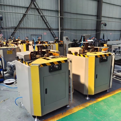 Machine de découpage de coin 380V découpage de fenêtre en aluminium position avant vers le haut et vers le bas