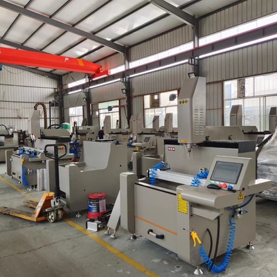 Machine de perçage CNC à trois axes de 500 mm pour profilés en aluminium spécialement conçue pour les machines à fenêtres et portes