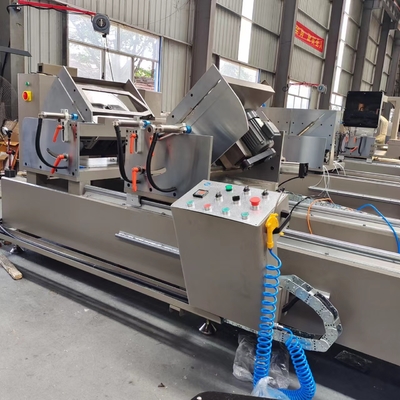 Affichage numérique Machine à scier avant à double tête Avec une lame de scie de 600 mm de diamètre coupant 45 et 90 degrés