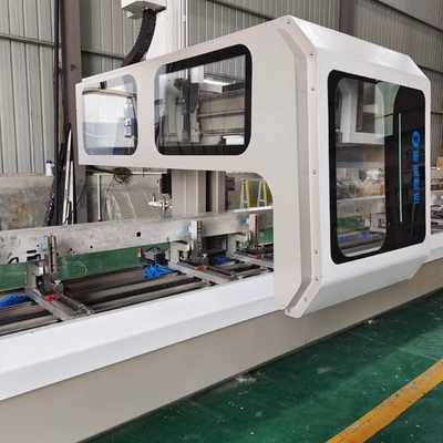 Centre d'usinage CNC à profil aluminium avec 4 axes contrôlés