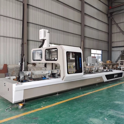 Centre d'usinage CNC à profil aluminium avec 4 axes contrôlés