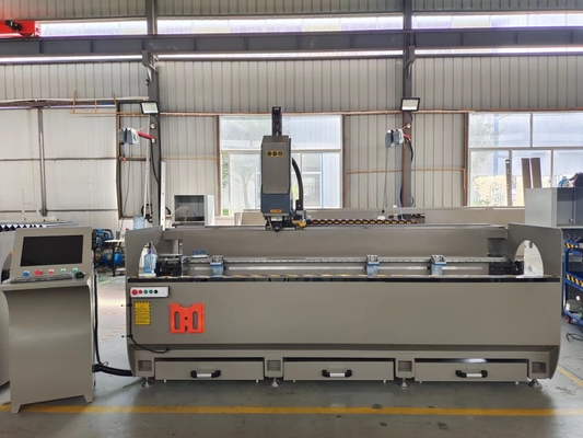 3 axes Machine de fraisage CNC en aluminium Perçage automatique Fraisage de tous les types de trous sur profil