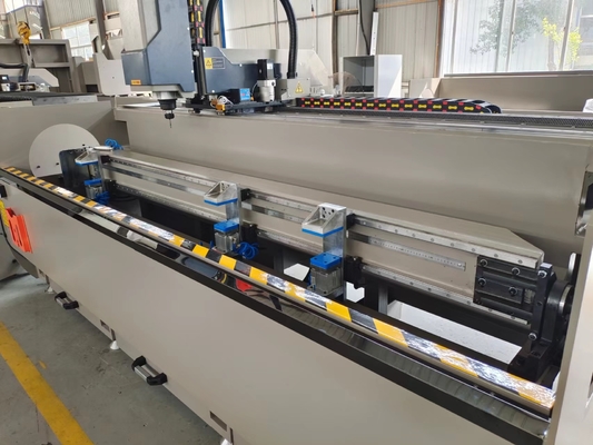 Machine de routage CNC en aluminium à 3 axes -90 degrés pour la porte de fenêtre