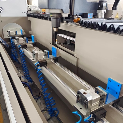 3000mm /3200mm Changement d'outil automatique Centre d'usinage de forage CNC Copie CNC Routeur Machine de fabrication de fenêtres en aluminium