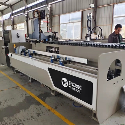 Machine de fabrication de portes de fenêtres en aluminium Centre d'usinage CNC pour forage de trous de fraisage