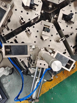 Machine automatique de décapage à quatre têtes pour la fabrication de fenêtres en aluminium
