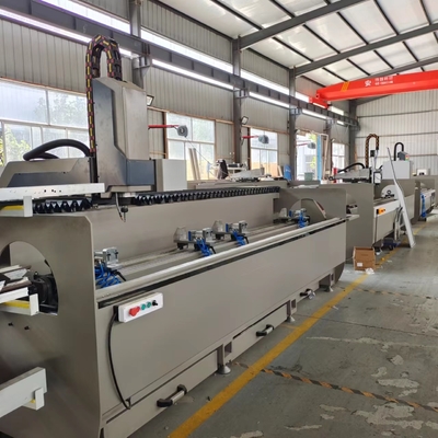 Machine de fabrication de porte et fenêtre en aluminium à tête unique 3200 mm 3000 mm