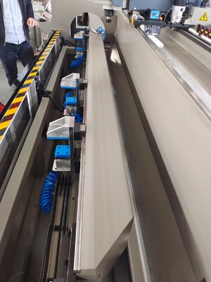 Machine de fraisage à forage CNC de 2500 mm, fabrication automatique de murs de rideau et de portes et fenêtres en aluminium