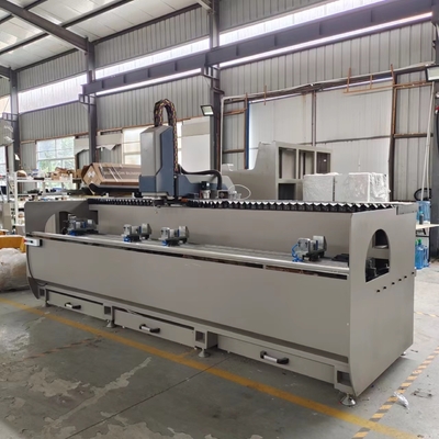 Centre de traitement de fraisage et de perçage en aluminium de 2500 mm 3 côtés Machine CNC pour fenêtre à lumière LED