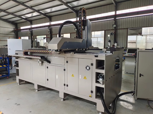 Centre de traitement de fraisage et de perçage en aluminium de 2500 mm 3 côtés Machine CNC pour fenêtre à lumière LED