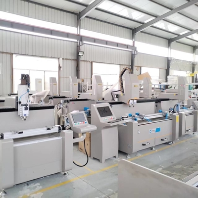 Machine de forage à fraisage CNC de 1500 mm pour profil de fenêtre en aluminium et meubles minimalistes tels que des armoires à vin
