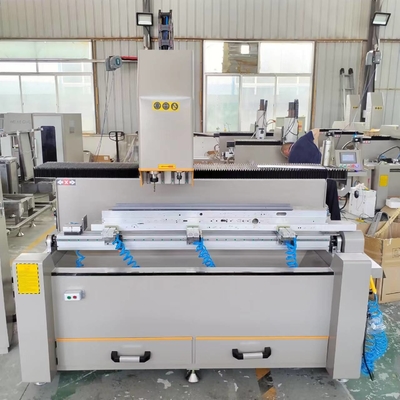 Machine de forage à fraisage CNC de 1500 mm pour profil de fenêtre en aluminium et meubles minimalistes tels que des armoires à vin