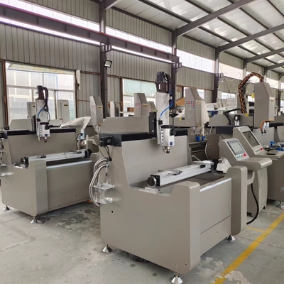 Machine à routeur CNC à tête unique de 800 mm pour le forage de trous de fraisage en aluminium et en UPVC