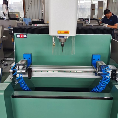 Petit routeur automatique à copie CNC de 800 mm Perçage et fraisage pour portes et fenêtres, meubles minimalistes, armoires à vin