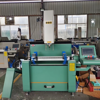 Petit routeur automatique à copie CNC de 800 mm Perçage et fraisage pour portes et fenêtres, meubles minimalistes, armoires à vin