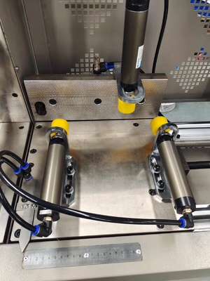 Machine de découpe de profil de connecteur d'angle en aluminium avec fonction d'alimentation et de coupe