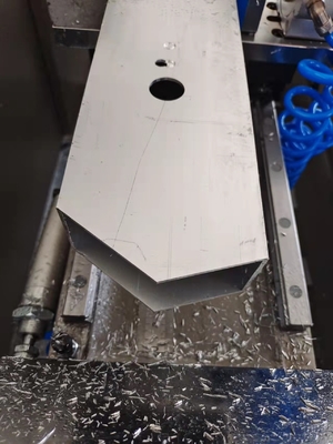 Machine de fraisage de forage à routeur à copie CNC de 1200 mm pour la fabrication de portes de fenêtres en aluminium en UPVC