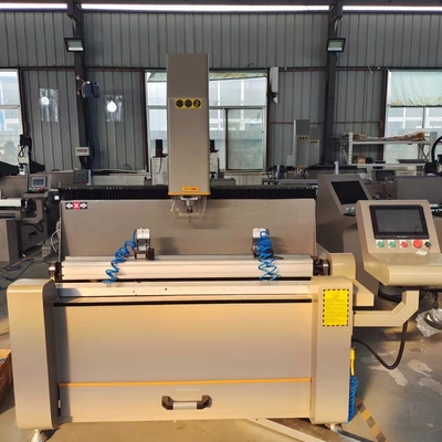 1200mm 3 axes CNC machine de fraisage de forage en aluminium et en PVC machine de fabrication de porte de fenêtre avec table pliante