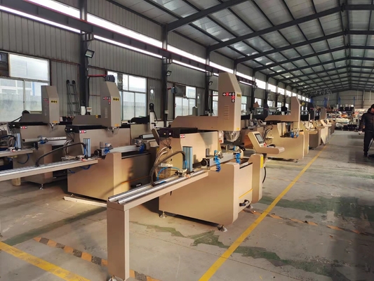 1200mm 3 axes CNC machine de fraisage de forage en aluminium et en PVC machine de fabrication de porte de fenêtre avec table pliante