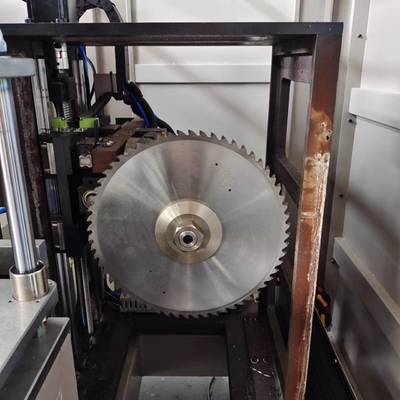 Machine de fraisage à extrémité verticale à 3 axes pour la fabrication de portes de fenêtres en aluminium