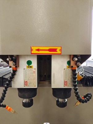 machine de porte de fenêtre en aluminium de 3200mm pour les trous de fraisage de forage de commande numérique par ordinateur avec la fonction d'ATC