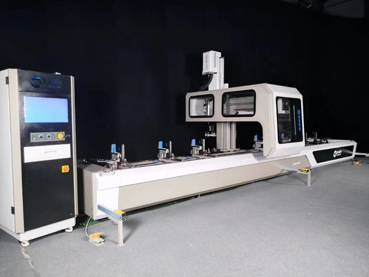 Centre d'usinage CNC à 4 axes Machines CNC pour le traitement des profils de murs de rideau en aluminium