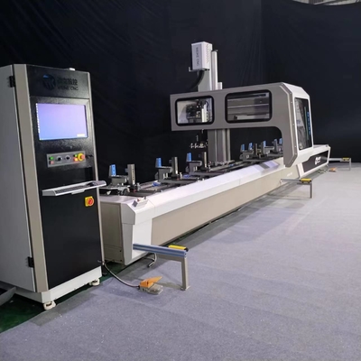 Centre d'usinage CNC à 4 axes Machines CNC pour le traitement des profils de murs de rideau en aluminium