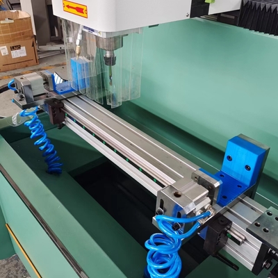 Longueur 800 mm Machine de fraisage à forage CNC Machine de routeur à copie en aluminium