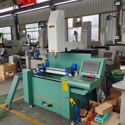 Longueur 800 mm Machine de fraisage à forage CNC Machine de routeur à copie en aluminium