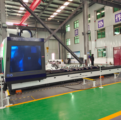 Centre d'usinage CNC à 5 axes pour le traitement industriel de l'aluminium, du cuivre et du PVC