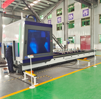 Centre de travail CNC à haute précision à 5 axes pour profilés industriels en aluminium