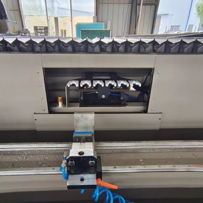 Centre d'usinage de profils en aluminium à 3 axes