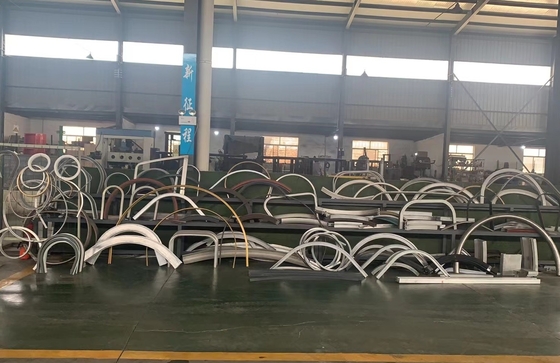 Machine de pliage automatique de cadre de fenêtre ou de porte en aluminium CNC
