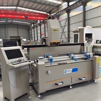 Perçage et fraisage en aluminium de profil de deux machines d'axe pour la maison minimaliste