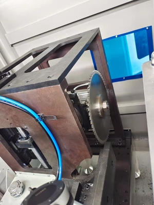 Machines de fraisage à extrémité CNC