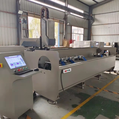 Centre de forage et de fraisage CNC pour profilés en aluminium