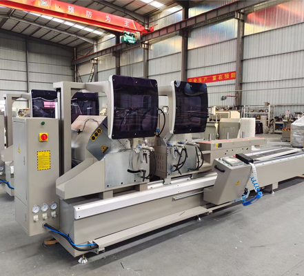 Machine à coudre à double tête automatique pour la fabrication de portes de fenêtres