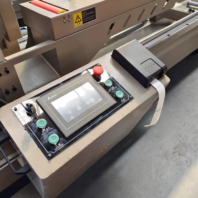 Machine à coudre à double tête automatique pour la fabrication de portes de fenêtres