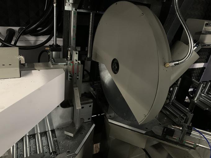 Machine de porte de fenêtre en aluminium Centre de fraisage de profilés en aluminium de coupe et de forage 0